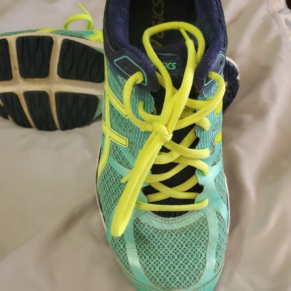 ASICS shoes - Picture 6 of 8